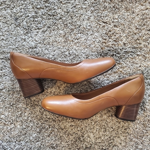 Clarks Unstructured Cosmo Step Pump Heel, Womens 10M tan Leather,‎ New, No Box - Picture 4 of 12
